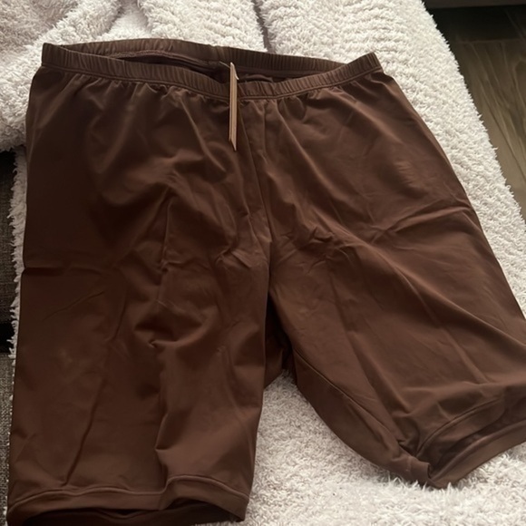 Skims Fits Everybody Bike Shorts - Picture 3 of 4